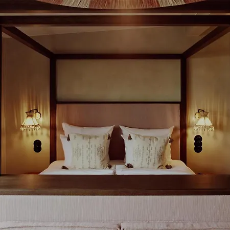 Nh Grand Joanne Hotel