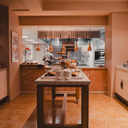 Nh Grand Joanne Hotel